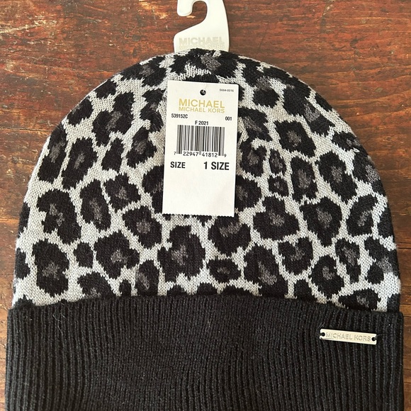 Michael Kors beanie hat - Picture 2 of 4